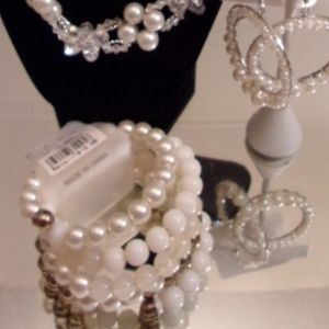 Hannah collection Jewelry - NWT NECKLACE EARRINGS & BRACELET RETAIL $60 J11-4 Hannah collection Jewelry - NWT NECKLACE EARRINGS & BRACELET RETAIL $60 J11-4